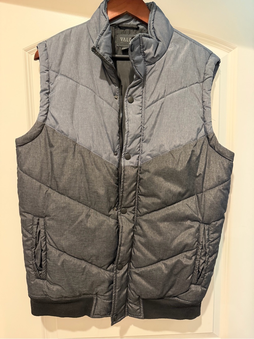 Valor Men’s Two-Tone Gray Quilted Puffer Vest
